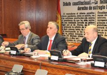 Ramón Ropero, en el centro, durante su intervención en el Senado